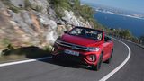 Volkswagen T-Roc Cabrio  Eigentlich sollte die offene Version des VW T-Roc längst Geschichte sein, doch die ungewöhnliche Mischung aus kompaktem SUV und Cabriolet geht glücklicherweise in die nächste Sommersaison. Beim Motorenangebot gibt es wenig Auswahl: Der 42.000 Euro teure T-Roc 1.5 TSI mit 110 kW/150 PS ist nahezu alternativlos. Nicht sportlich, aber sonnenverwöhnt und komfortabel