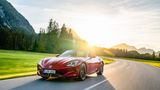 MG Cyberster  Während viele Volumenhersteller die Cabriolets aus ihrem Programm streichen, setzt der chinesische Hersteller MG ein Zeichen. Der Cyberster, aktuell das einzige Elektro-Cabriolet, kombiniert lautlose Fahrt mit sportlichem Flair – ideal für alle Jahreszeiten