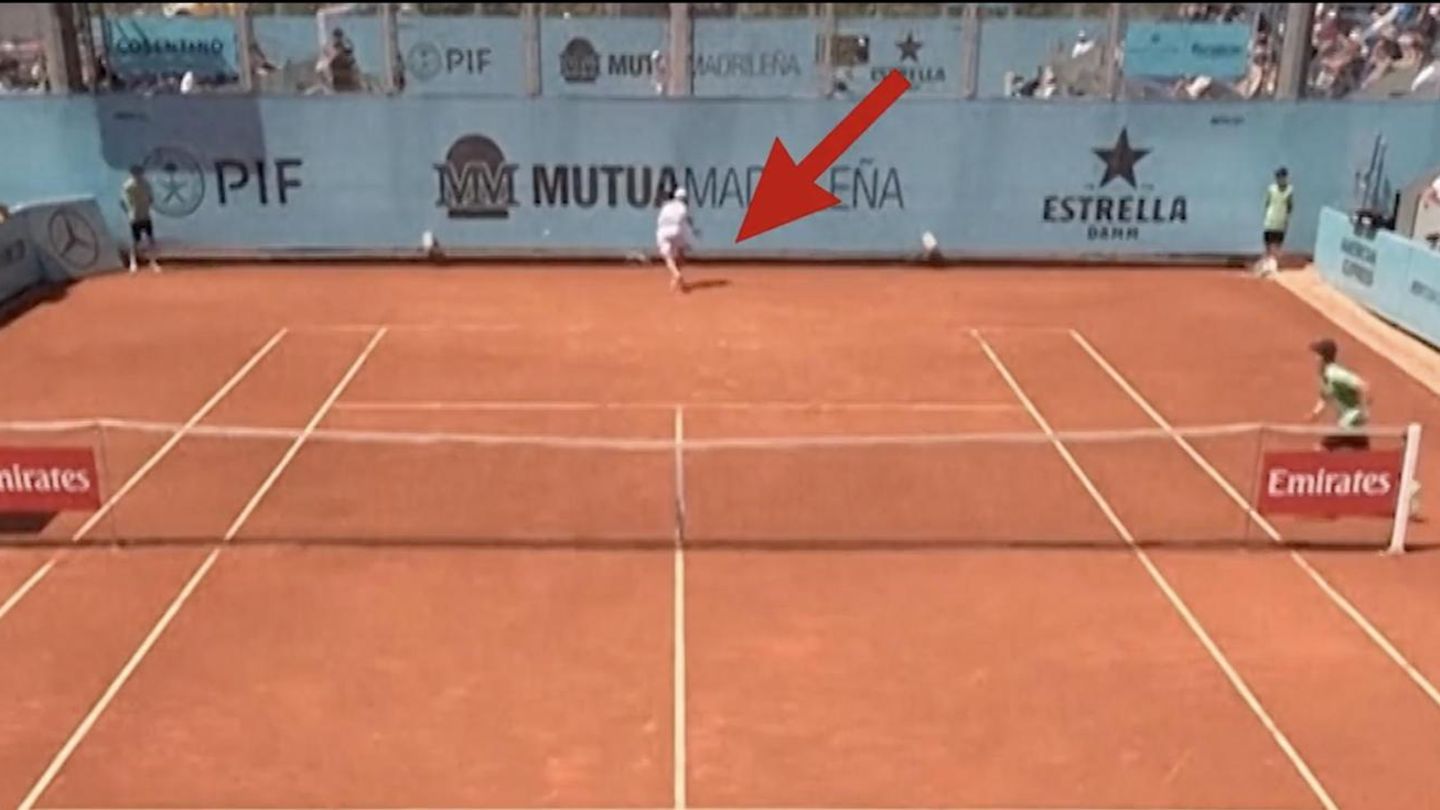 Buh-Rufe und Pöbelei: ATP Masters Madrid: Tennis-Profi rastet aus – und zertrümmert seinen Schläger