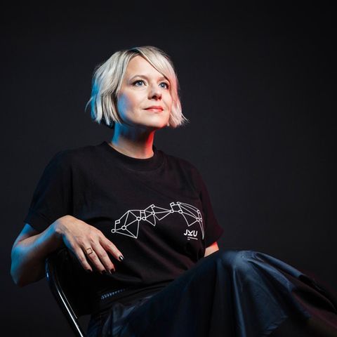 Martina Mara steht in der Universität Linz. Sie forscht auch an ChatGPT