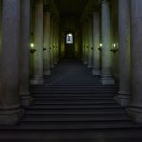 An der Schweizergarde kommt im Vatikan keiner vorbei. Einer von ihnen bewacht die Scala Regia, die den Apostolischen Palast mit dem Petersdom verbindet 