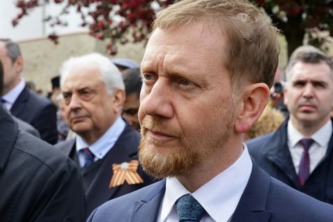 Botschafter Sergej Netschajew (links) und Michael Kretschmer in Torgau