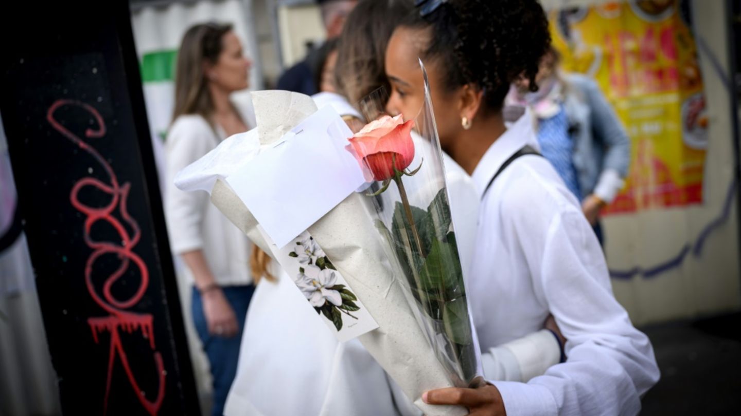 Gedenken an Schule nach Messerattacke in Nantes