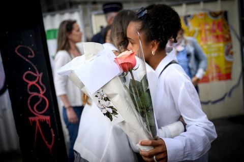 Gedenken an Schule nach Messerattacke in Nantes