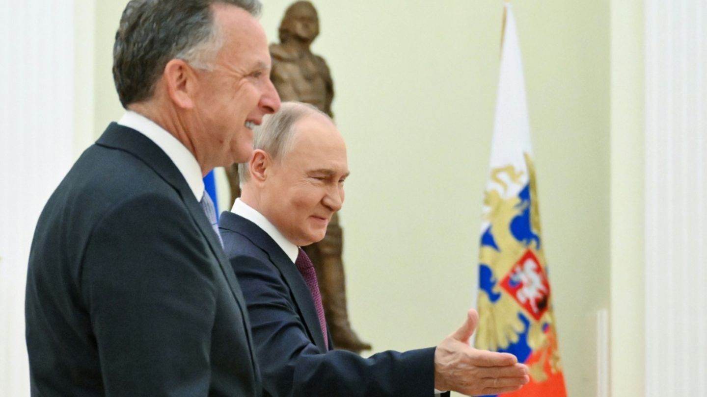 Steve Witkoff (links) und Wladimir Putin in Moskau