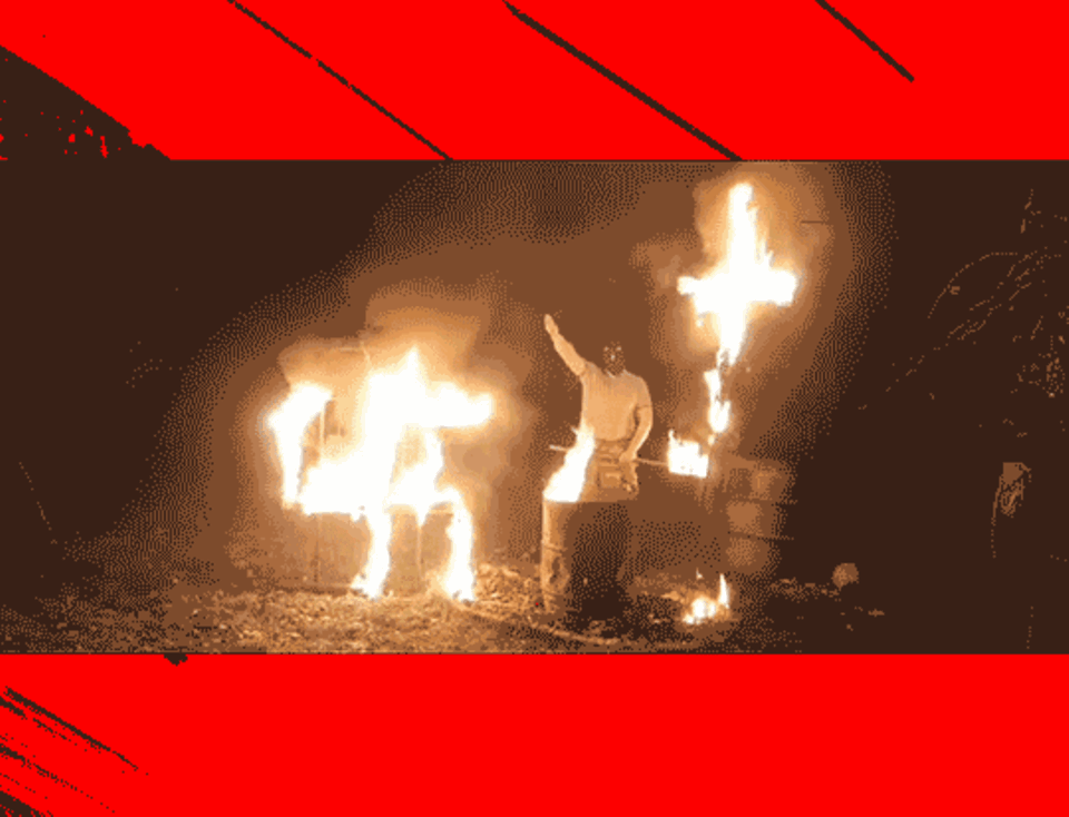 Zwischen Hakenkreuz und Ku-Klux-Klan: Ausschnitt eines im Dezember im Chat geteilten Videos. Es endete mit Weihnachtsgrüßen an die Chatmitglieder