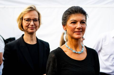 Katja Wolf (l.) und Sahra Wagenknecht vom BSW