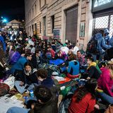 Schon in der Nacht auf Samstag hatten viele Menschen in der Stadt kampiert