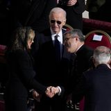 ... der ehemalige US-Präsident Joe Biden mit seiner Ehefrau Jill ...