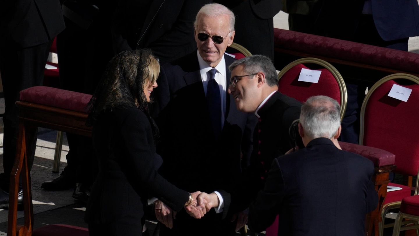 ... der ehemalige US-Präsident Joe Biden mit seiner Ehefrau Jill ...