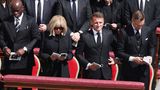 ... sein französischer Kollege Emmanuel Macron mit Frau Brigitte ...