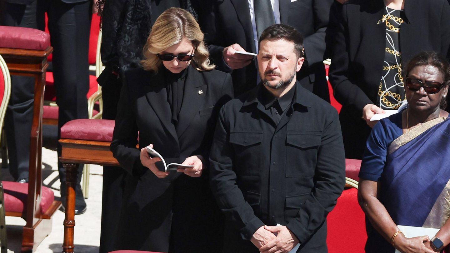 ... und der ukrainische Präsident Wolodymyr Selenskyj mit Ehefrau Olena