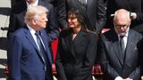 ... sein Nachfolger Donald Trump mit Ehefrau Melania ...