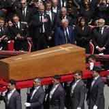 In einem schlichten Holzsarg wurde Franziskus beigesetzt