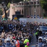 Hunderttausende säumten den Weg des Papstes zu seiner letzten Ruhestätte