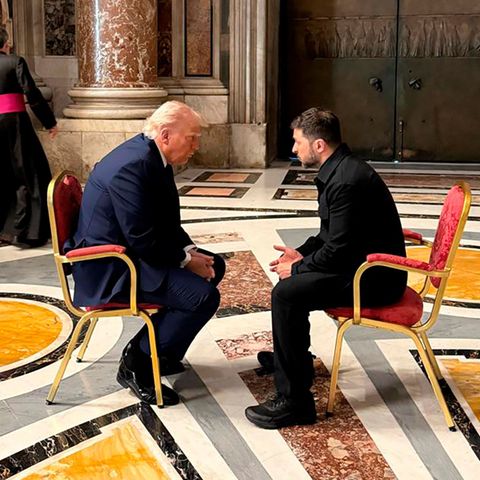Donald Trump und Wolodymyr Selenskyj bei ihrem Gespräch im Vatikan