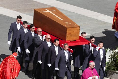 Der Sarg von Papst Franziskus