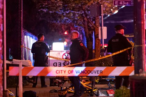 Die Polizei von Vancouver sichert den Tatort, nachdem ein Auto auf dem Lapu Lapu Festival in eine Menschenmenge gefahren ist