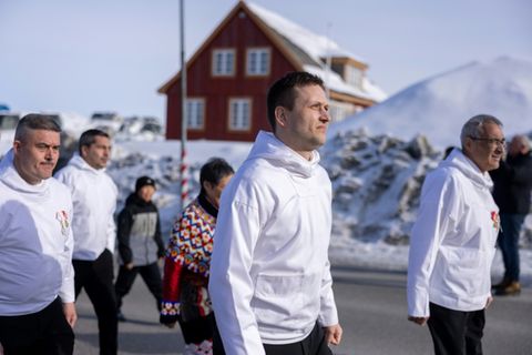 Gröndlands Regierungschef Jens-Frederik Nielsen (Mitte)