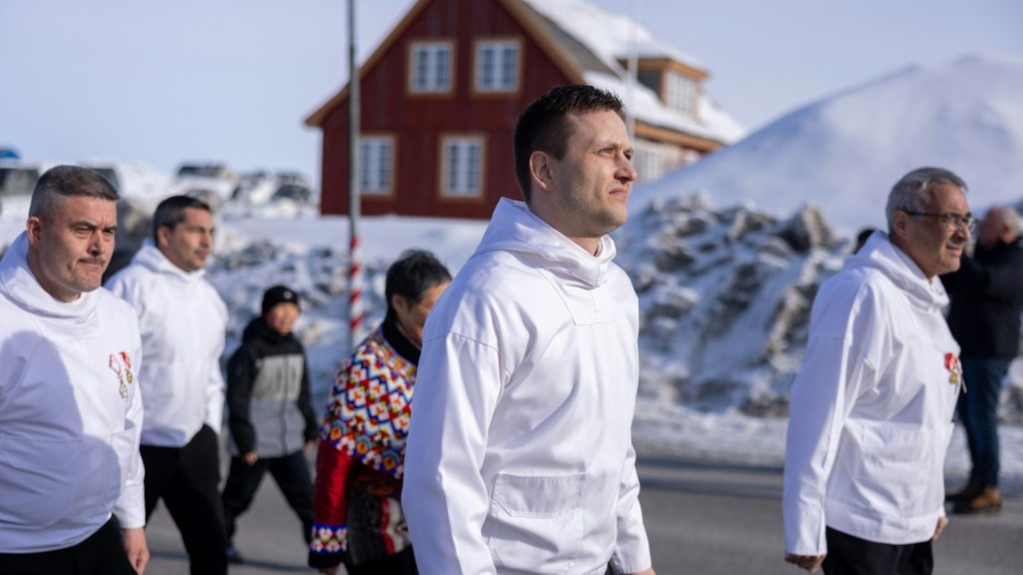 Gröndlands Regierungschef Jens-Frederik Nielsen (Mitte)