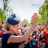 Königin Maxima grüßt die Bürgerinnen und Bürger, die nach Doetinchem gekommen sind