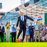 König Willem-Alexander muss kicken