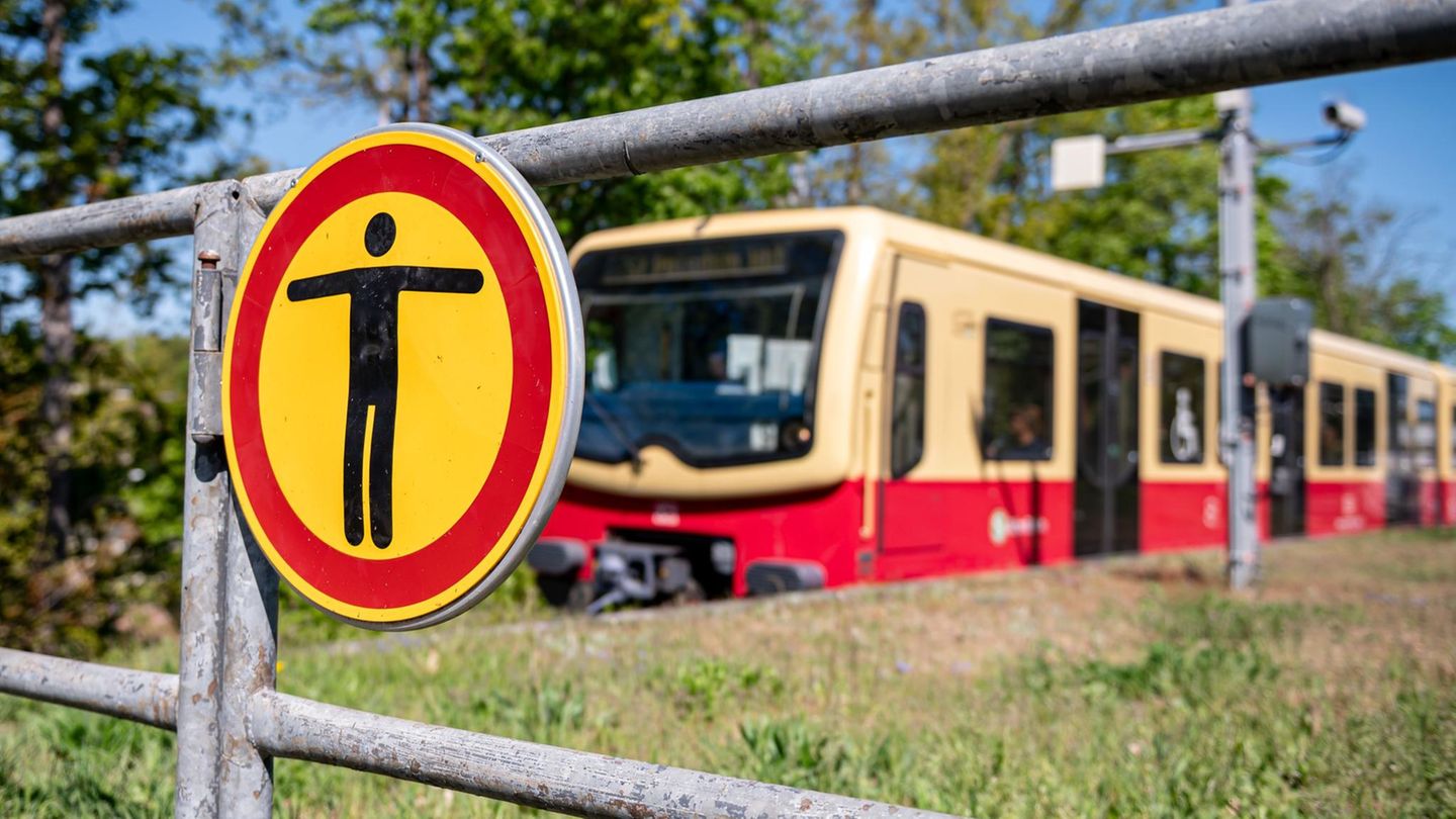 Berlin: Zwei Menschen sterben beim "Surfen" auf S-Bahn-Dach