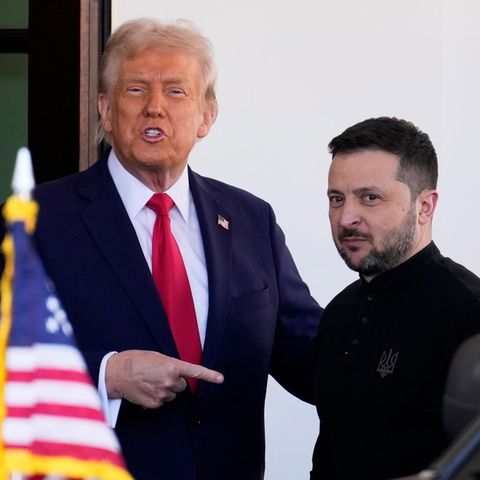 US President Trump and Ukraines President Selenskyj at a meeting in the White House