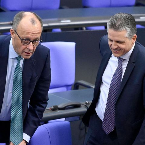 Thorsten Frei (right) and Friedrich Merz in the Bundestag