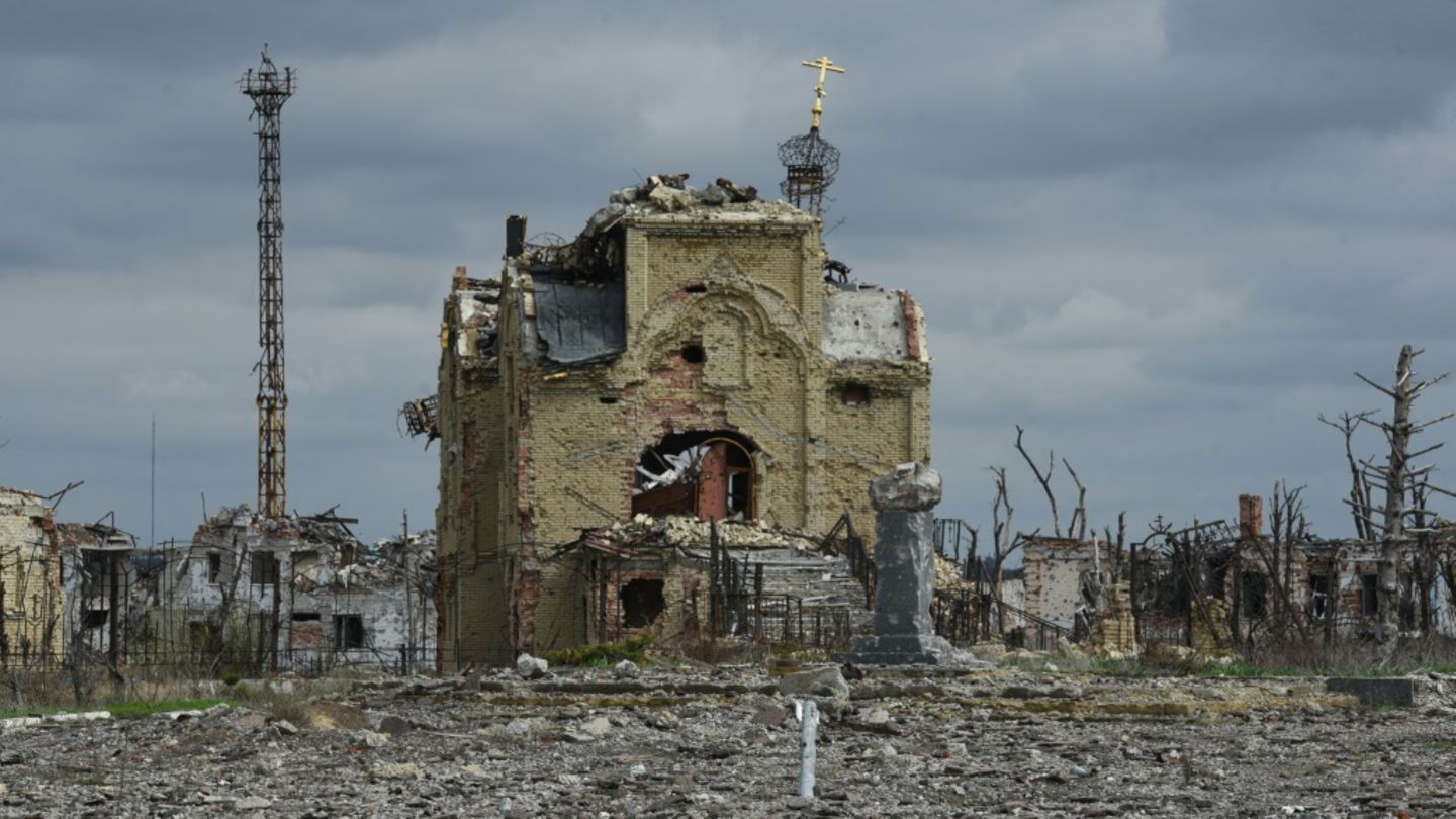 Zerstörte Kirche in der Region Donezk