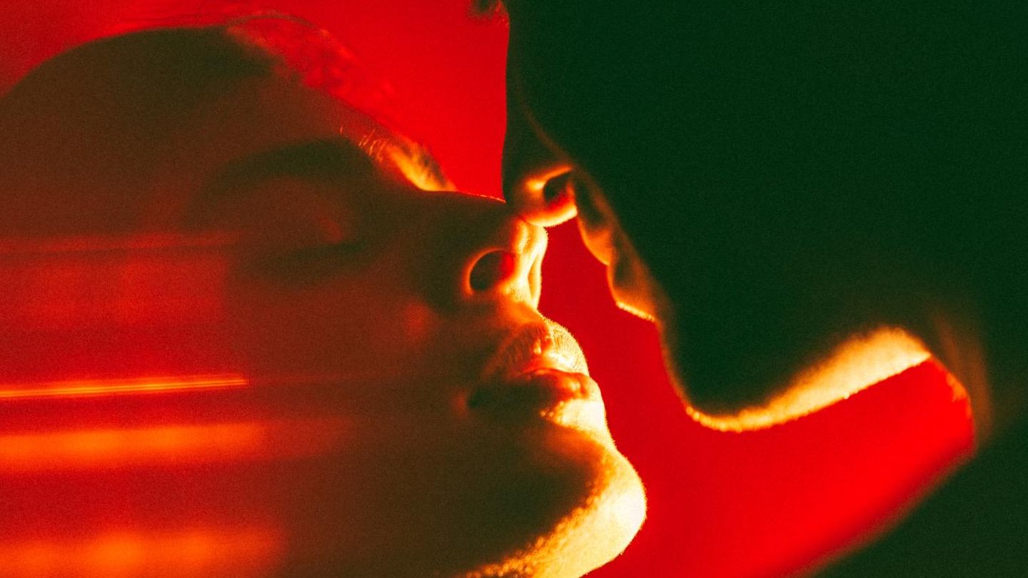 Orgasm fak: Why women cut themselves into their own meat