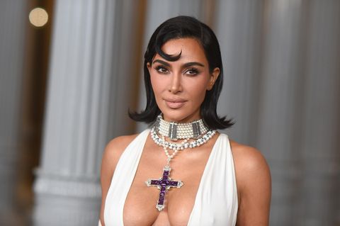 Prozess startet: So brutal wurde Kim Kardashian 2016 in Paris überfallen (Video)