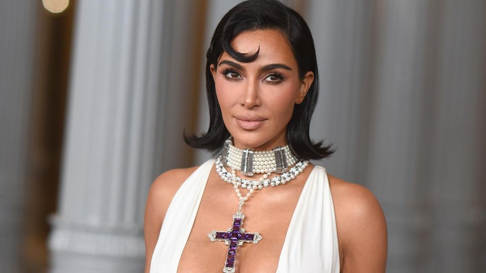 Prozess startet: So brutal wurde Kim Kardashian 2016 in Paris überfallen (Video) Prozess startet: So brutal wurde Kim Kardashian 2016 in Paris überfallen (Video)