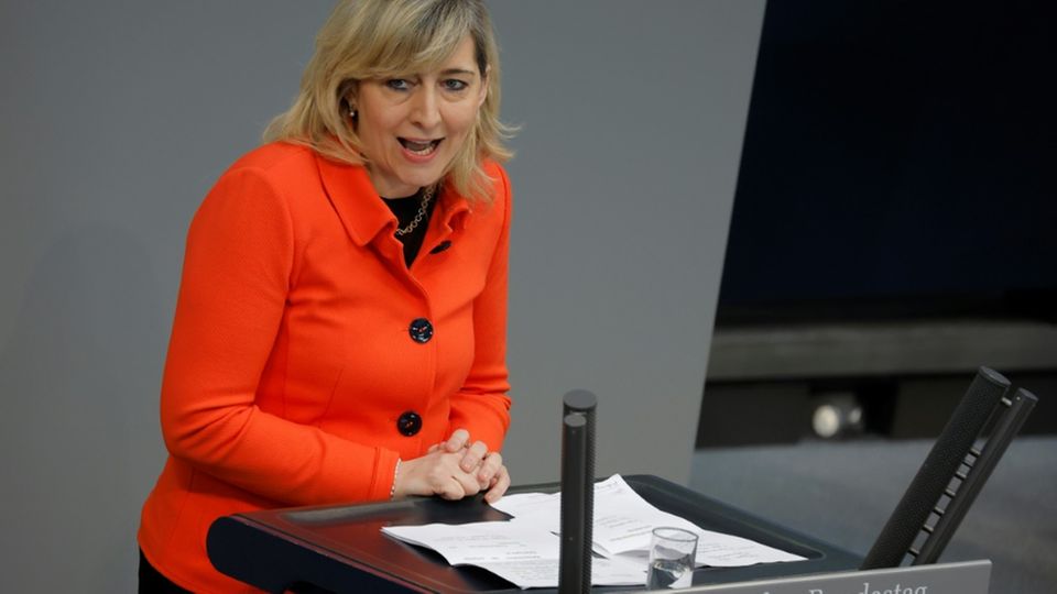 Spd Warnt Nina Warken Vor Leistungskürzungen Gefährlicher Weg Für Versicherte - 4q0kmq1