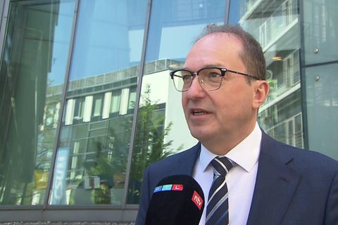 Migration im Mittelpunkt: Dobrindt kündigt erste Maßnahmen als Innenminister an