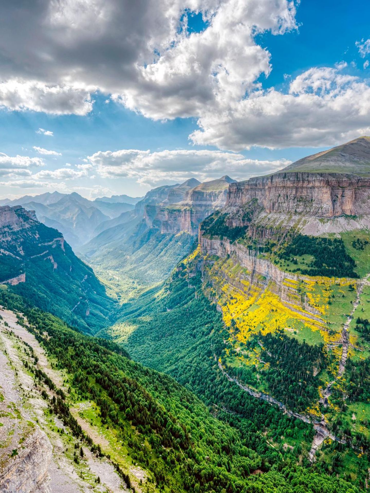 Blick auf das Valle de Ordesa in den Pyrenäen: Europas Grand Canyon