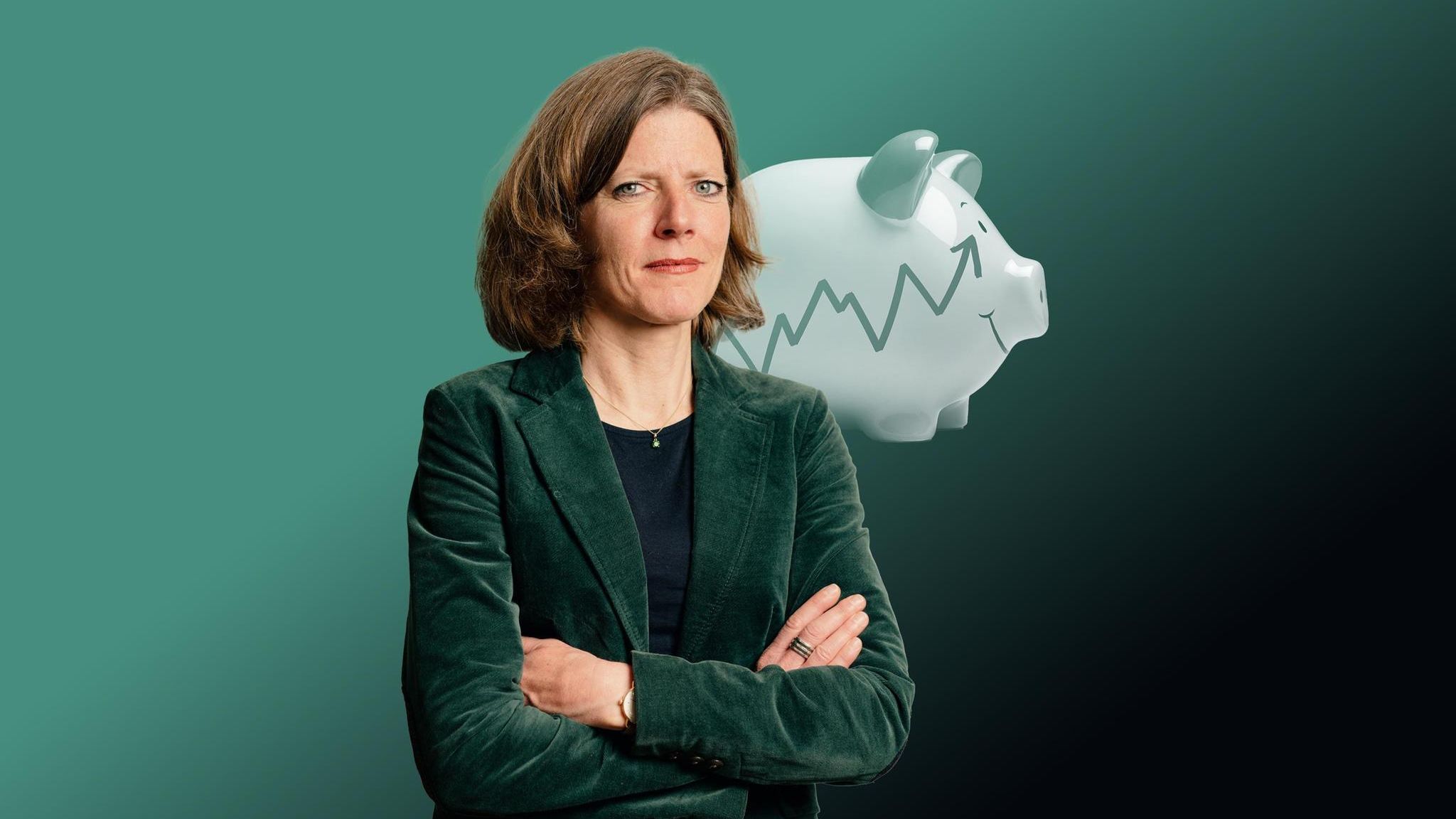 Nadine Oberhuber vor einem Sparschwein