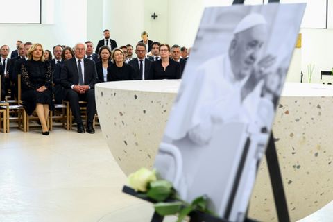 Bundespräsident Frank-Walter Steinmeier bei Requiem