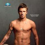 David Beckham in einer Werbung für Milch, mit Milchbart und nacktem Oberkörper