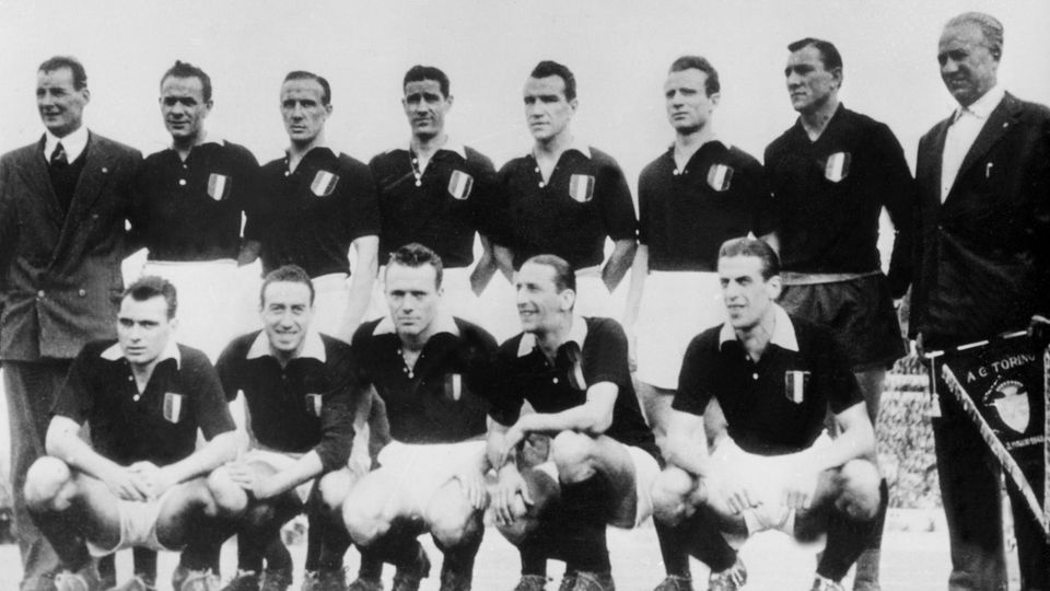 Das letzte Mannschaftsfoto des AC Turin zeigt die Spieler vor Beginn ihres letzten Spiels in Lissabon Das letzte Mannschaftsfoto des AC Turin zeigt die Spieler vor Beginn ihres letzten Spiels in Lissabon