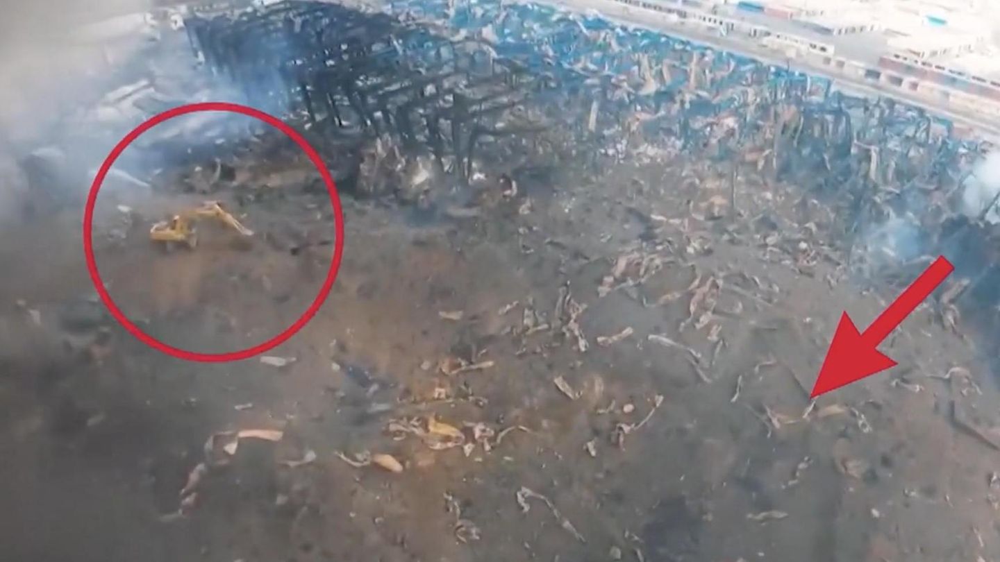 Containerhafen im Iran: Drohnenflug über Trümmerwüste zeigt komplette Zerstörung