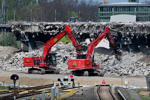 Abriss der Ringbahnbrücke in Berlin