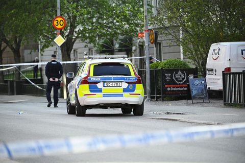 Ein Polizeiauto in Schweden am Tatort in Uppsala