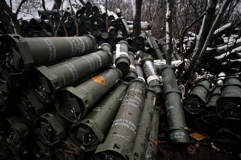Ukraine: Artilleriemunition der Armee in einem Lager an der Frontlinie an einem ungenannten Ort in der Region Donezk