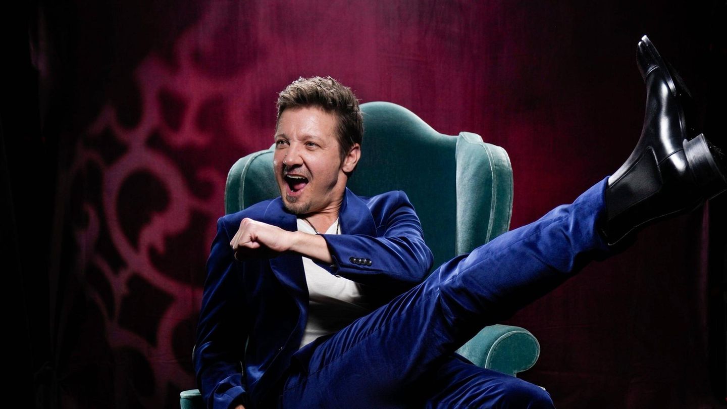 Jeremy Renner hatte im Januar 2023 einen schweren Unfall, inzwischen strahlt er wieder Vitalität und Lebensfreude aus