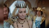 Die aus "Drei Haselnüsse für Aschenbrödel" bekannte Schauspielerin Karin Lesch starb am 12. März in einem Seniorenheim in der Stadt Königs Wusterhausen, Brandenburg. Leschs Ehemann, der Regisseur und spätere Defa-Generaldirektor Hans Dieter Mäde, war 2009 verstorben, der gemeinsame Sohn, der Dramaturg und Schriftsteller Michael Mäde, im Jahr 2023. Karin Lesch wurde 89 Jahre alt.