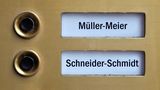 Klingelschilder mit Müller-Meier und Schneider-Schmidt