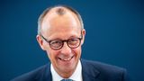 Der Koalitionsvertrag zwischen CDU, CSU und SPD steht, aber die Regierungsbildung dauert noch. Abgeschlossen wird sie durch die Wahl des neuen Bundeskanzlers und die Ernennung seines Kabinetts. Friedrich Merz (CDU) soll am 6. Mai zum Kanzler gewählt werden