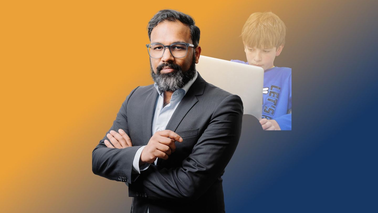Autor Stephan Anpalagan steht im Anzug da, im Hintergrund ein Kind mit Laptop. Er schreibt über Rechtsextremismus
