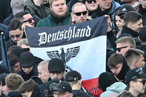 Rechtsextremisten bei Demonstration in Berlin